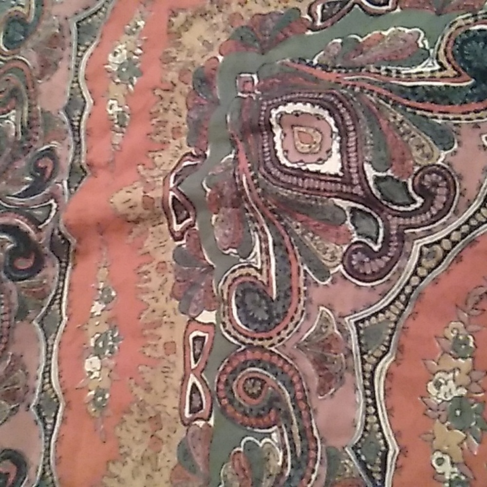 SHAWL SCARF PAISLEY 🍂  Colors BLOOMINGDALES  COLOURS